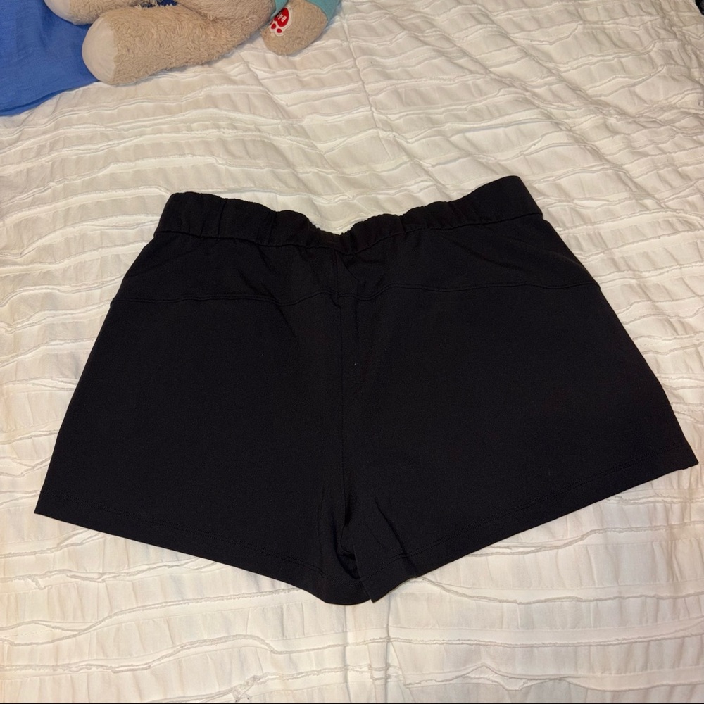 On the Fly Short Black - Picture 4 of 4